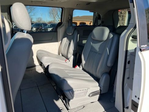 Used 2010 Dodge Grand Caravan SXT image 27