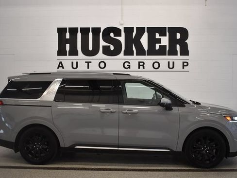 Used 2022 Kia Carnival SX Prestige FWD image 2