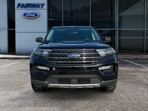 Used 2022 Ford Explorer XLT w/ Equipment Group 202A image 2