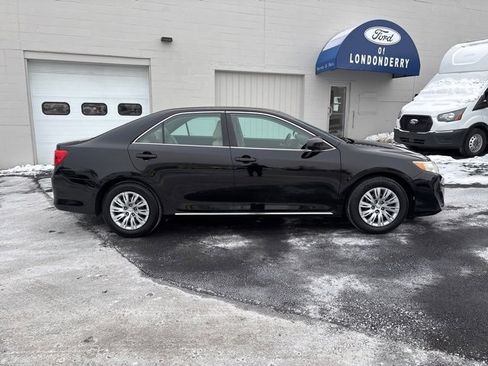 Used 2012 Toyota Camry SE image 2
