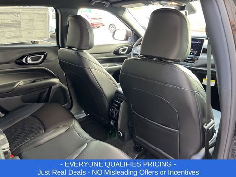 New 2026 Jeep Compass Latitude image 24