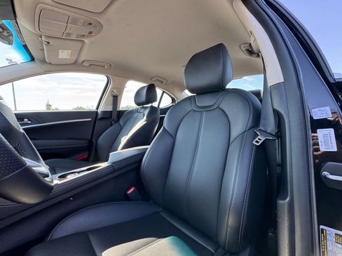 Used 2025 Genesis G70 2.5T image 15