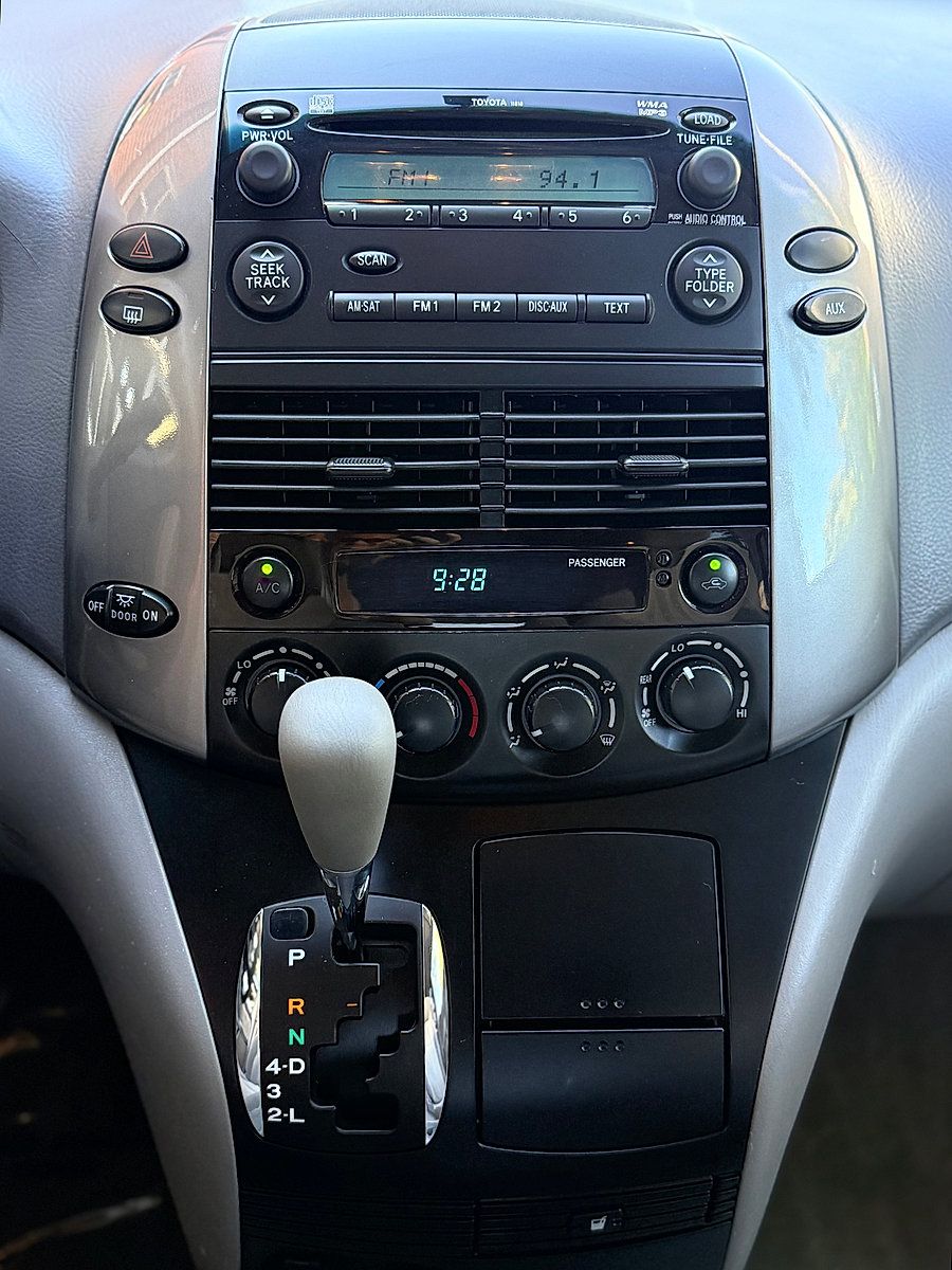 Used 2007 Toyota Sienna LE w/ LE Pkg 3 FWD image 12