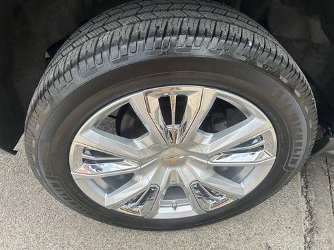 Used 2017 Chevrolet Suburban LT AWD/4WD image 10