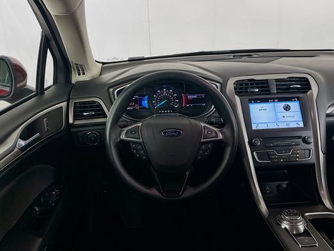 Used 2017 Ford Fusion SE w/ Fusion SE Technology Package FWD image 17