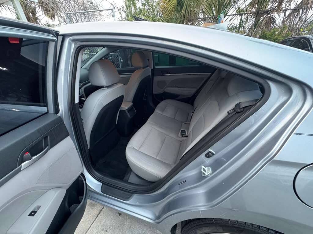 Used 2017 Hyundai Elantra SE FWD image 12