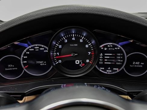 Used 2019 Porsche Cayenne image 17