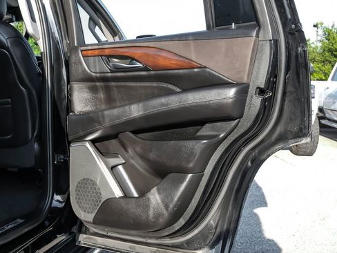 Used 2018 Cadillac Escalade Luxury RWD image 46
