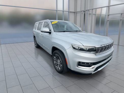 Used 2022 Jeep Grand Wagoneer Series I AWD/4WD image 3
