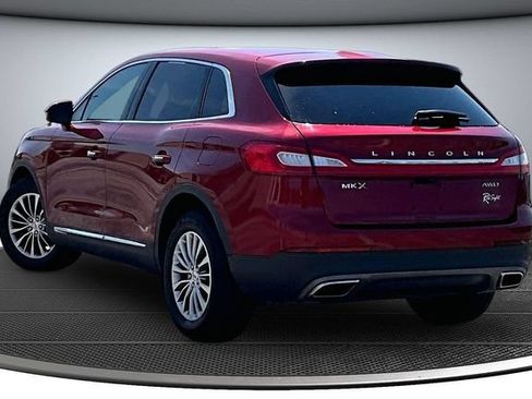 Used 2016 Lincoln MKX Select w/ Select Plus Package AWD/4WD image 4