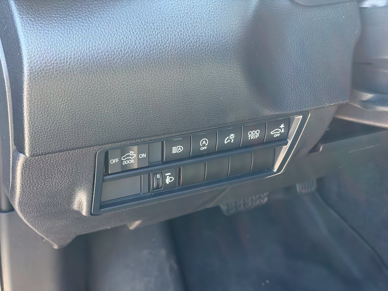 Used 2025 Toyota Tundra SR5 w/ SR5 Convenience Package AWD/4WD image 7