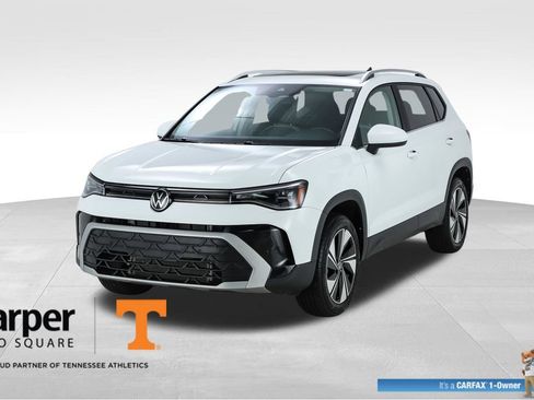 Used 2025 Volkswagen Taos SE w/ Panoramic Sunroof Package AWD/4WD image 1