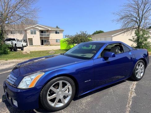 Used 2005 Cadillac XLR RWD image 2