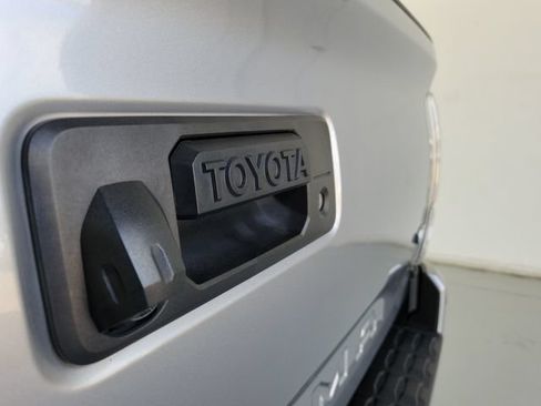 Used 2021 Toyota Tacoma Limited RWD image 9