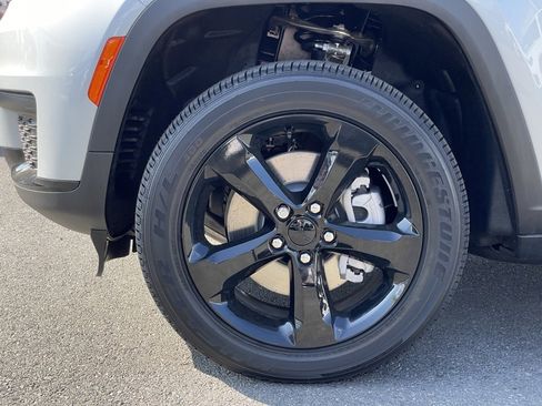 New 2025 Jeep Grand Cherokee L Altitude image 11