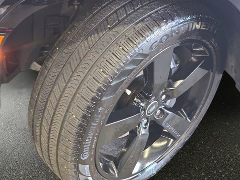 Certified 2025 Land Rover Defender 130 X-Dynamic SE AWD/4WD image 34