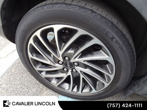 Used 2019 Lincoln Nautilus Reserve w/ Cargo Utility Package FWD image 10