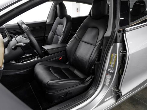 Used 2018 Tesla Model 3 Mid Range image 36