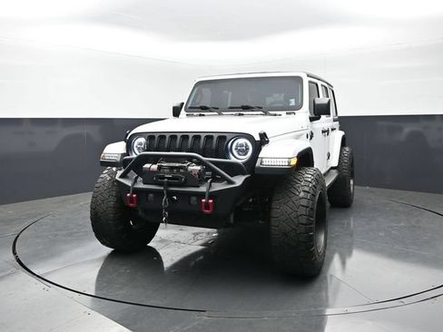 Used 2019 Jeep Wrangler Unlimited Sahara AWD/4WD image 4