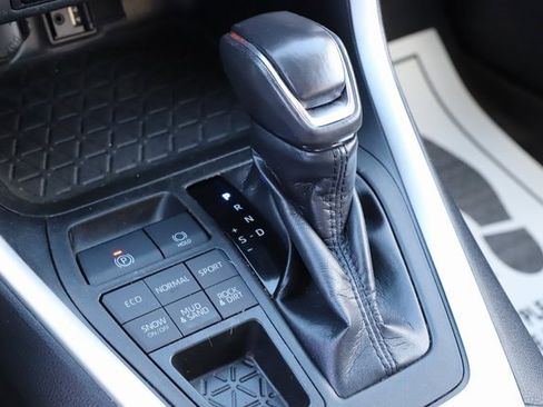 Used 2019 Toyota RAV4 XLE Premium image 31