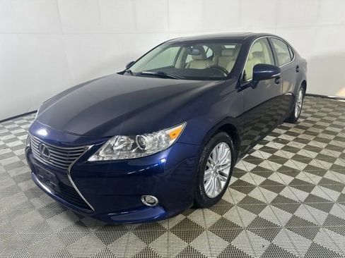 Used 2015 Lexus ES 350 w/ Luxury Package FWD image 2