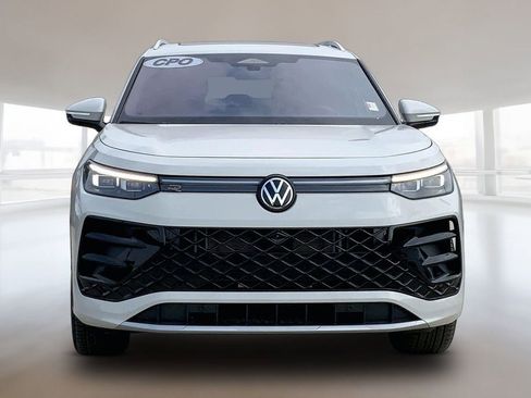 Used 2025 Volkswagen Tiguan SEL R-Line AWD/4WD image 3