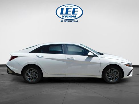 New 2025 Hyundai Elantra Blue image 2