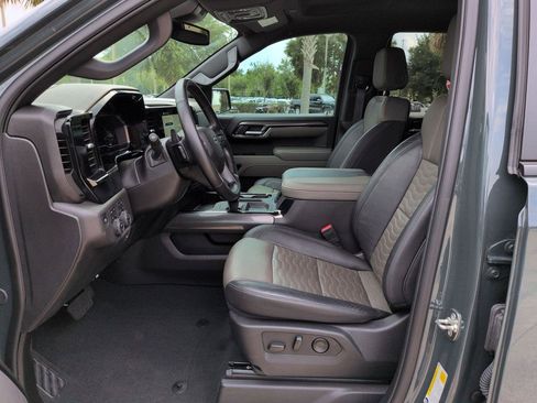 Used 2025 Chevrolet Silverado 1500 ZR2 AWD/4WD image 17
