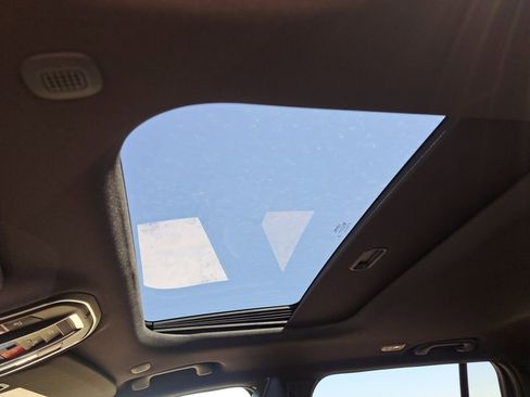 New 2025 Jeep Grand Cherokee Altitude image 7