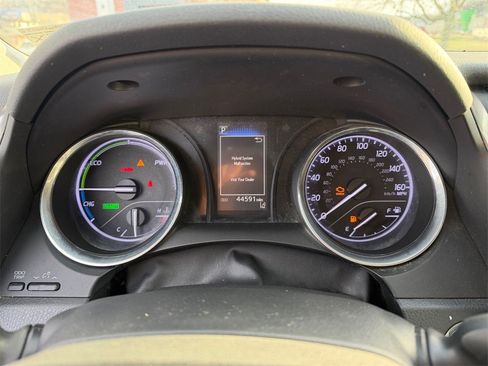 Certified 2020 Toyota Camry LE image 18