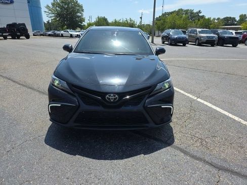 Used 2022 Toyota Camry SE FWD image 8
