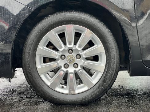 Used 2012 Toyota Sienna LE image 44