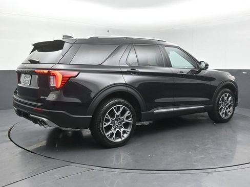 Used 2025 Ford Explorer Platinum w/ Ultimate Package AWD/4WD image 7
