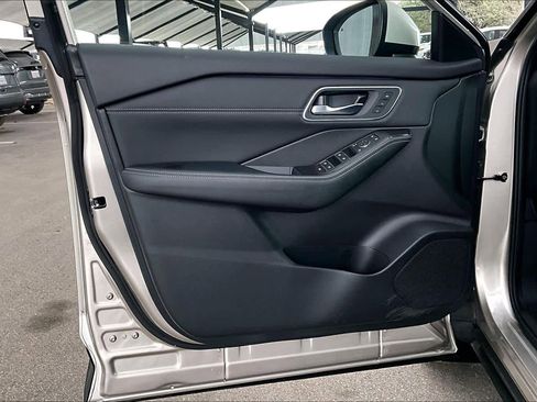 Certified 2025 Nissan Rogue Platinum w/ Platinum Premium Package image 20