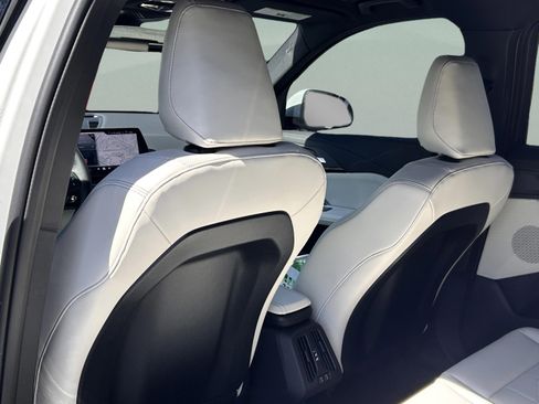 Used 2026 BMW X1 xDrive28i w/ Technology Package image 25