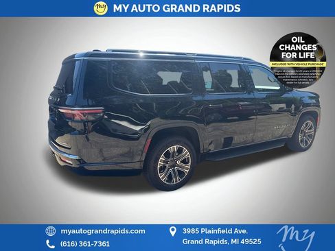 Used 2024 Jeep Wagoneer L Series II w/ Flexible Seating Group AWD/4WD image 7