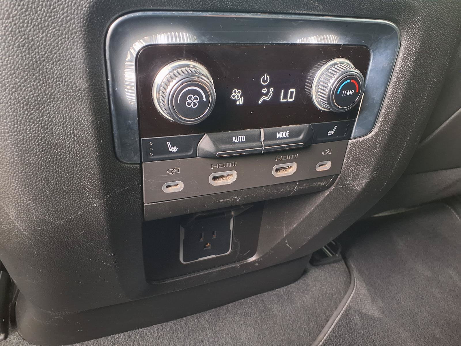 Used 2023 GMC Yukon AT4 AWD/4WD image 27
