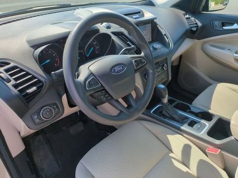 Used 2017 Ford Escape SE w/ Equipment Group 201A FWD image 15