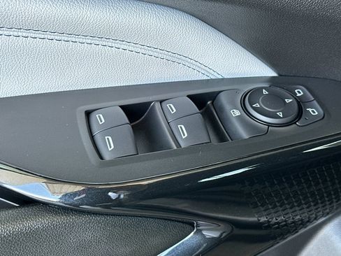 Used 2026 Chevrolet Trax LT w/ LT Convenience Package FWD image 12