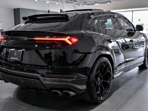 Used 2023 Lamborghini Urus Performante image 12
