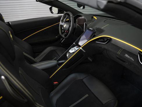 Used 2026 Ferrari Roma Spider RWD image 32