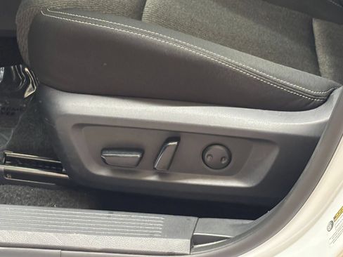 Used 2025 Nissan Rogue SV AWD/4WD image 18