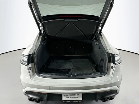 Certified 2024 Porsche Macan GTS AWD/4WD image 28