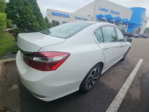Used 2016 Honda Accord EX image 4