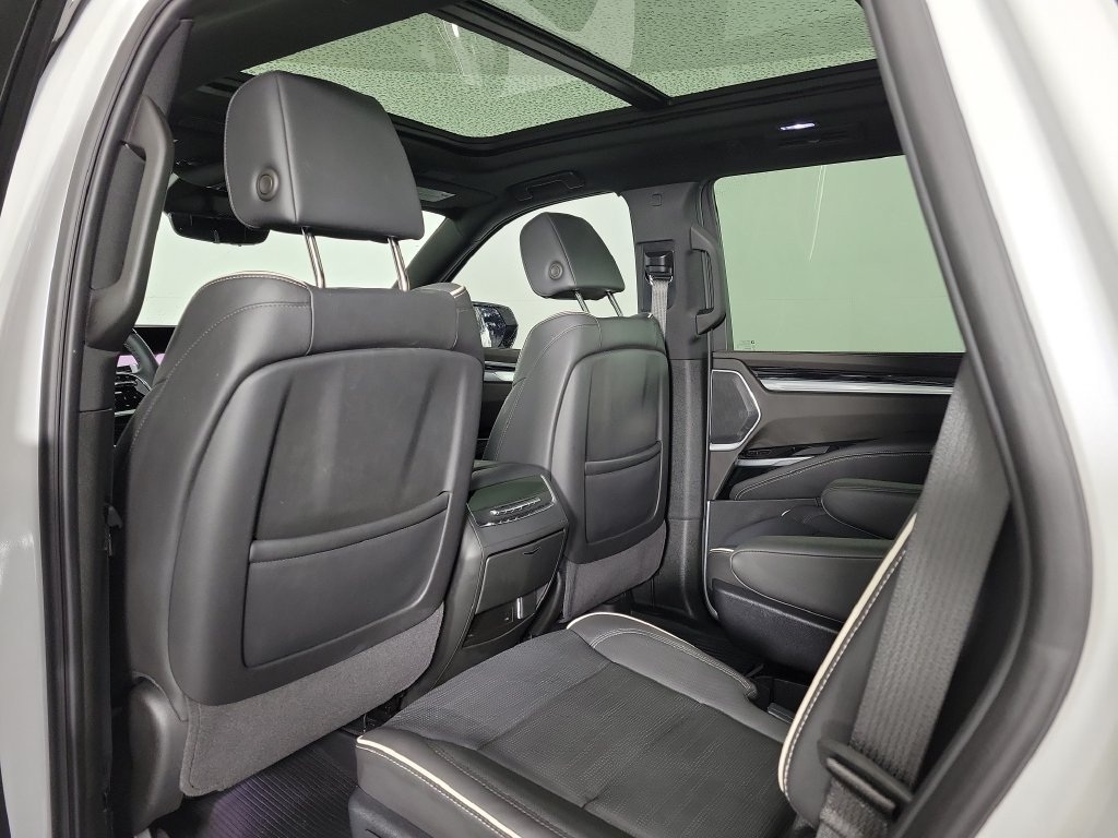 Certified 2025 Cadillac Escalade Sport w/ Touring Package AWD/4WD image 14