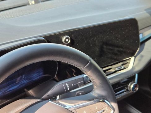 Used 2025 Chevrolet Equinox LT w/ Safety and Technology Package FWD image 8