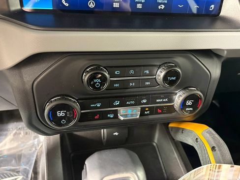 Certified 2023 Ford Bronco Badlands w/ Sasquatch Package AWD/4WD image 18