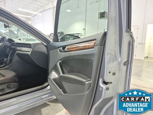 Used 2022 Volkswagen Passat 2.0T FWD image 30