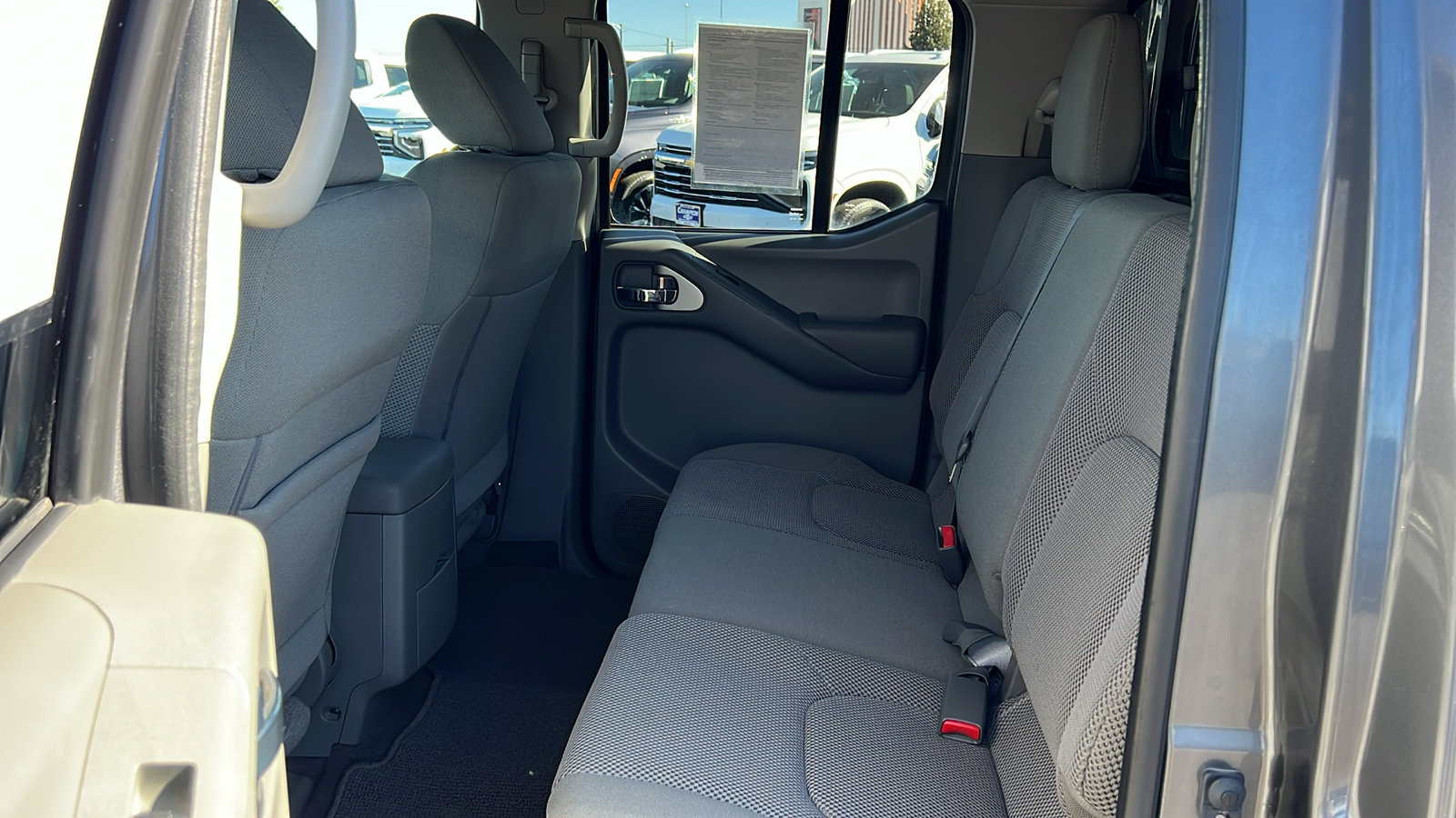 Used 2021 Nissan Frontier SV w/ Midnight Edition Floor Mats AWD/4WD image 13
