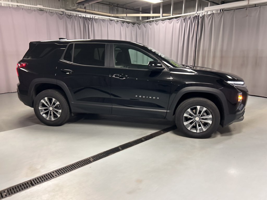 Used 2026 Chevrolet Equinox LT FWD image 8